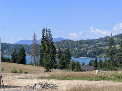 Teren intravilan ,1000 mp ,vedere la lac 