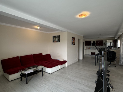 Apartament de vanzare, 3 camere, 2 balcoane 36 mp, terasa 72 mp, zona Vivo