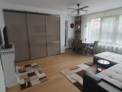 Apartamet 2 camere  , 4e MP, zona Sub Cetate, parcare.