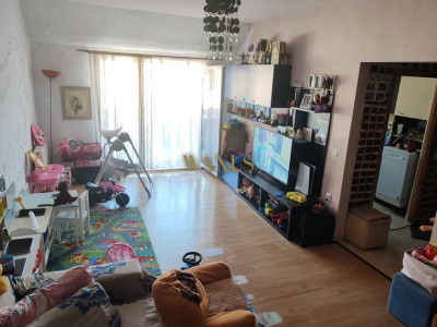 Apartament cu 2 camere, 56mp, terasa de 12mp, etaj 3, zona Porii