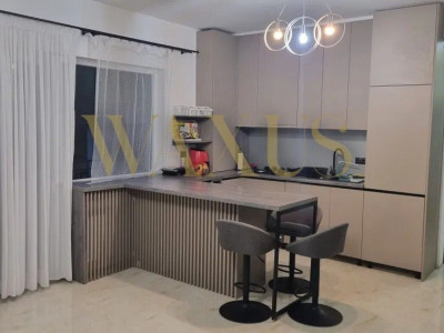 Apartament de 3 camere , 77 mp utili ,zona Teilor