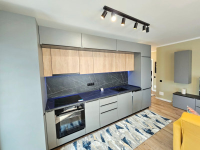Apartament cu 3 camere finisat nou Floresti strada Eroilor, terasa 29mp