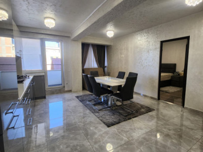 Apartament cu 3 camere, 60 mp, balcon,garaj, zona Ioan Rus