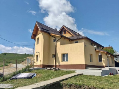 Casa frumoasă! Panorama superbă ! Câmpenești