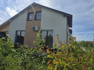 Casa individuală cu Panoramă, garaj și o terasă acoperită, Campenesti 