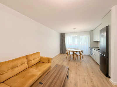 Apartament 2 Camere, etaj 1, balcon, parcare, zona Centrala