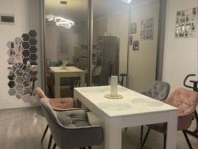 Apartament 2 camere, parcare, zona cetății 