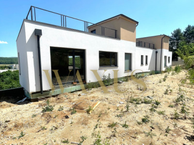 Duplex semifinisat in zona centrala, 90mp, 60mp terasa, 250mp teren