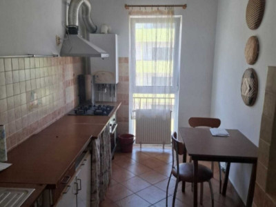 Apartament cu 2 camere, balcon, parcare, zona porii
