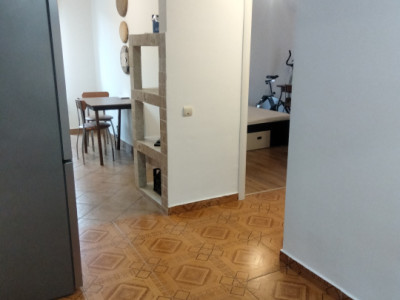 Apartament cu 2 camere, balcon, parcare, zona porii