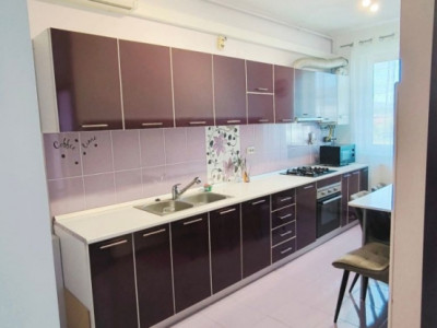 Apartament cu 3 camere, balcon, parcare, pet friendly, zona Stadionului 