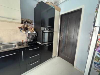 Apartament cu 2 camere, balcon, 2 parcări, zona Terra