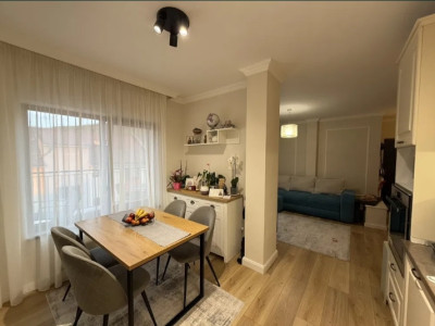 Apartament cu 3 camere, 2 terase, parcare, zona subcetate 