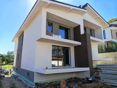 Duplex semifinisat de vanzare, VIEW SUPERB, 185mp, 275mp teren, Tauti