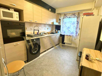 Apartament de vanzare in zona centrala, 3 camere, 73mp, balcon