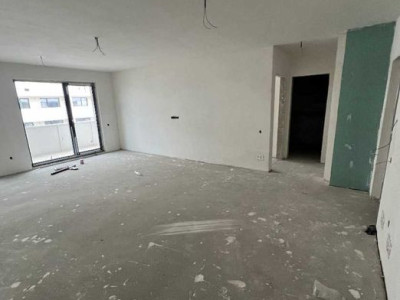 Apartament de 2 camere, semifinisat, garaj , zona strazii Eroilor 