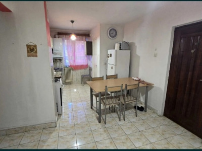 Apartament cu 3 camere, logie, zona piata Flora/Mănăștur 