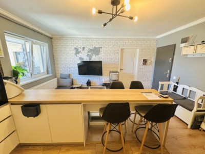 Apartament cu 3 camere, balcon,parcare, zona Vivo