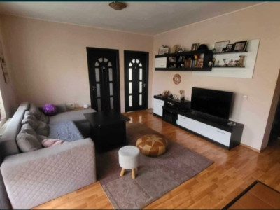 Apartament cu 3 camere, 54mp, 2 balcoane, zona Florilor 