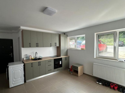 Apartament cu 2 camere, parcare, zona Vivo 