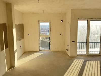 Apartament cu 2 camere,balcon, zona Vivo Mall