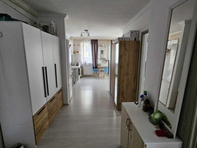 Apartament de 3 camere, 60 mp, 2 parcarii, zona strazii Florilor 