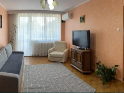 Apartament cu 3 camere, balcon, Centru