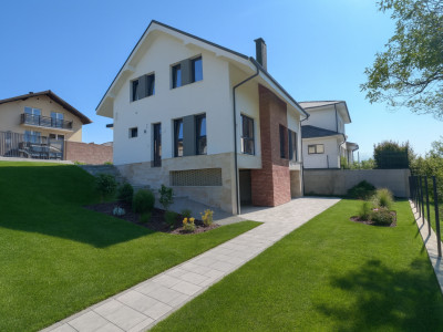 Casă 140 m² utili, teren 500 m², Chinteni – semifini, cu subsol și terasă acoper