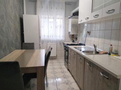 Apartament cu 2 camere, 63 MP, balcon, parcare, zona Eroilor/Floresti