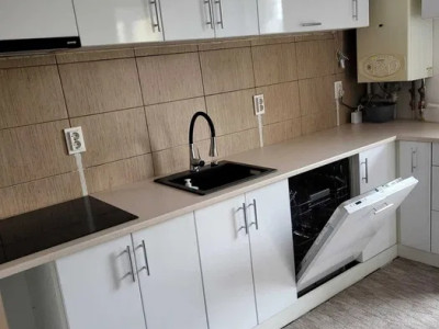 Apartament 3 camere, 68 mp utili, etaj intermediar, 2 balcoane, parcare, Porii