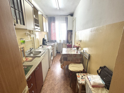 Apartament de vanzare cu 2 camere, 47 mp, balcon, zona Manastur