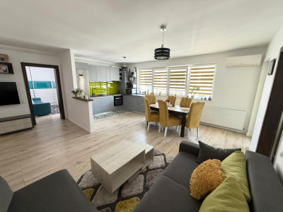 Apartament cu 3 camere, 89 MP, 2 balcoane, parcare, zona Eroilor/Floresti