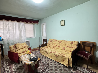 Apartament 2 camere decomandate, logie, strada Grigore Alexandrescu 