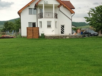 Vila 230 mp , teren 2300 mp , zona Nord 