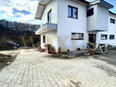 Duplex de vânzare, 4 camere, 3 băi, zona Tauti 