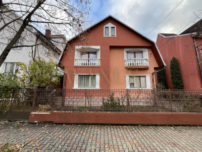 Casa de vânzare , strada Nicolae Balcescu 
