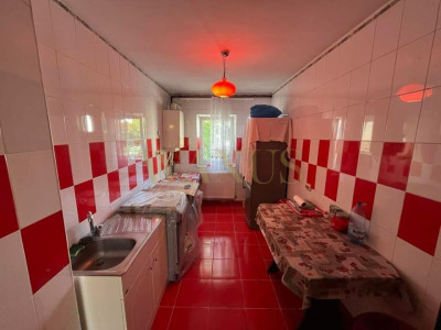 Apartament 3 camere , etaj 1 , Stefan cel mare