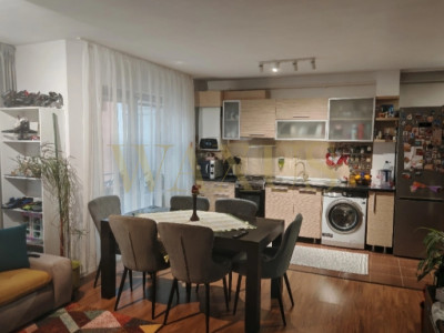 Apartament de 3 camere, balcon, 2 parcări, zona terra