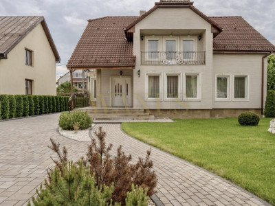 Lux și Spațiu: Vilă 420 mp + 1000 mp Teren!