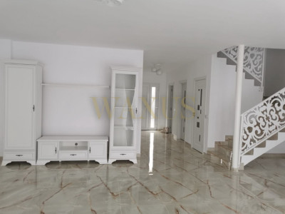 Casa tip duplex, zona Hotel Diana 