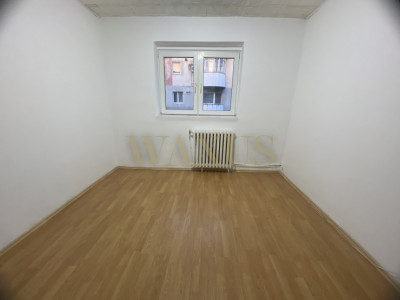 Apartament 3 camere, zona Han, etaj 3