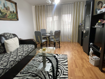 Apartament 4 camere,  zona Calea Moldovei, et. 3