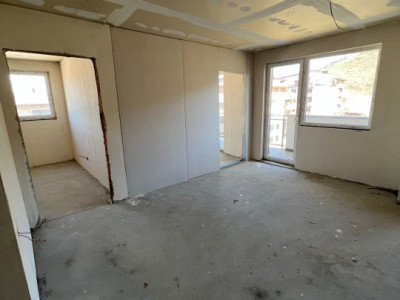 Apartament 3 camere semifinisat , 56 MP, Stejarului