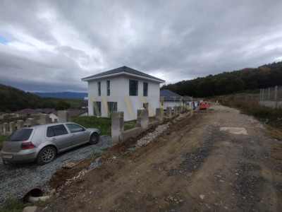 Casa individuala cu etaj,zona valea jelnii