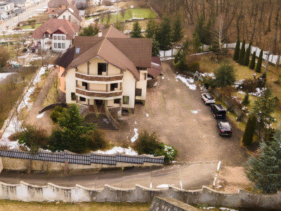 Vila de Lux,35 arii,Valea Ghinzii
