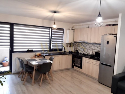 Apartament de 2 camere, parcare, zona Eroilor 