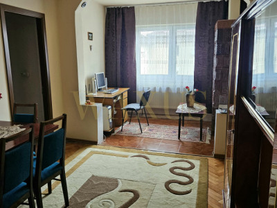 Apartament 4 camere,2 bai ,balcon ,Centru Beclean