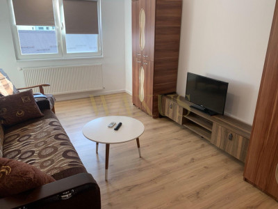 Apartament 2 camere, semidecomandat, zona Decebal