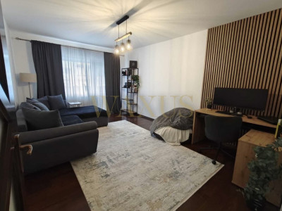Apartament 3 camere LUX, decomandat, etaj 2, zona centrală 
