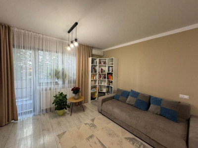 Apartament de vanzare 2 camere cu gradina si parcare, Floresti .